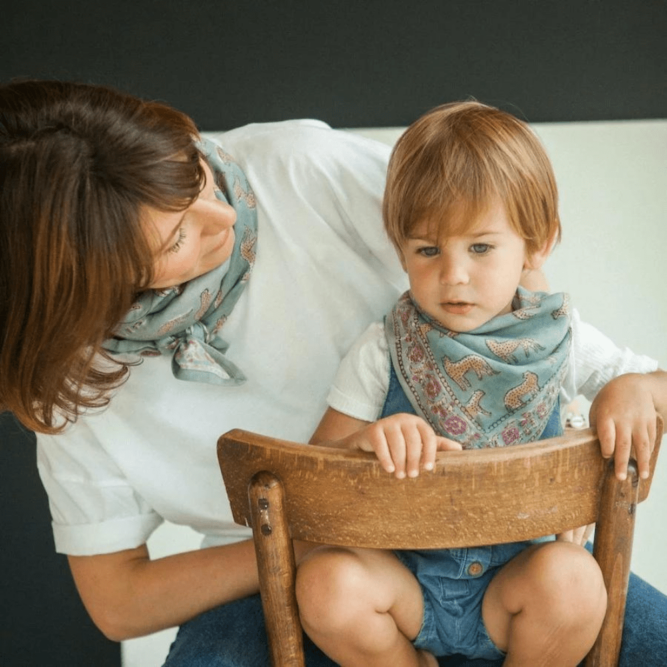 léa toulemonde, lea toulemonde, moos family store, apaches collection, foulard apaches