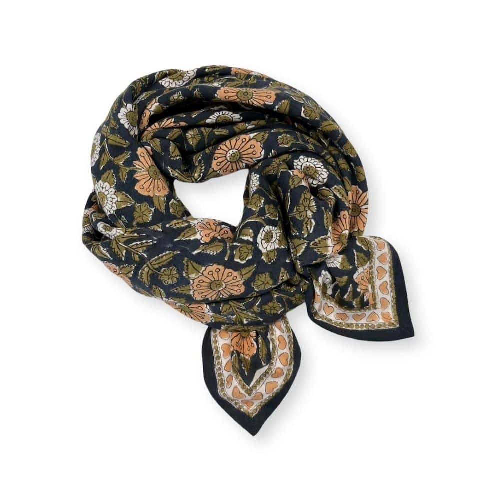 apaches collection grand foulard coeur reglisse