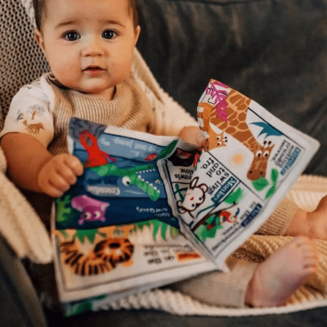 livre en tissu pour bébé qui crépite quand on le manipule chez moos family store