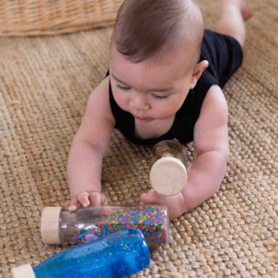 bouteille sensorielle pour bébé dès 3 mois selon la pédagogie montessori